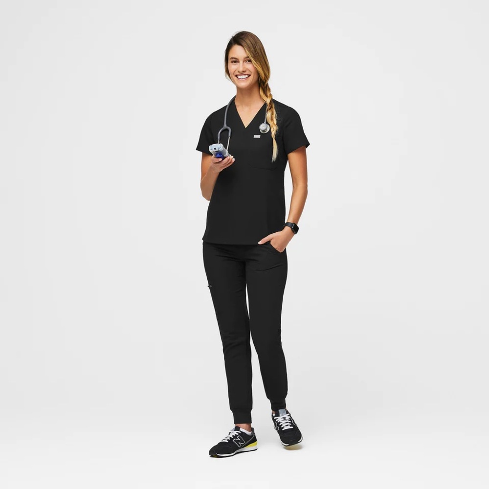 Petite FIGS Zamora Joggers (Black)